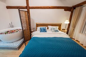 Dali Orchard Suites
