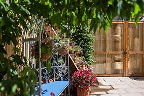 Dali Orchard Suites