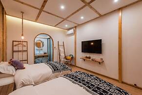 Dali Orchard Suites