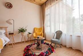 Dali Orchard Suites