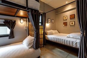 Hostel One Art & Gallery