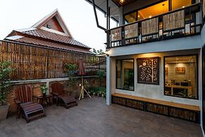 Hostel One Art & Gallery