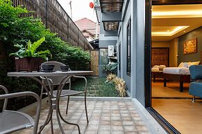 Hostel One Art & Gallery