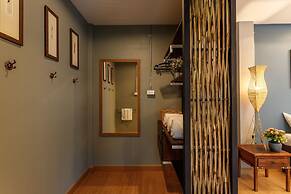 Hostel One Art & Gallery