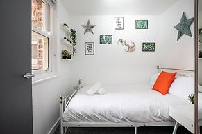 Malone Crescent Apartment