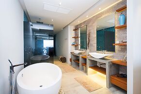Luxury Hillside Residence at Bangtao