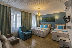 Royal Family Hotel