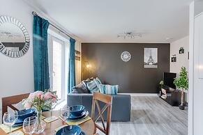 Modern 2 Bed Apartment in Central City