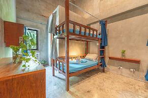 Sinag Hostel - Adults Only