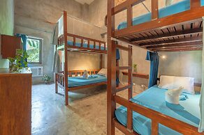 Sinag Hostel - Adults Only