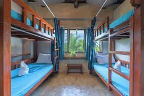 Sinag Hostel - Adults Only