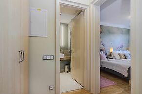 Luxury Center APT by Michal&Friends