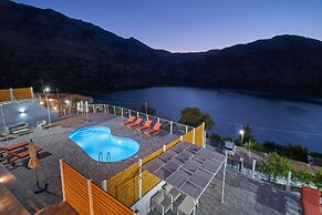 Lake View Suites