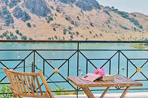 Lake View Suites