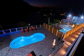 Lake View Suites