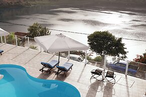 Lake View Suites