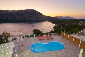 Lake View Suites