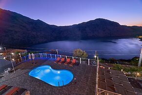 Lake View Suites