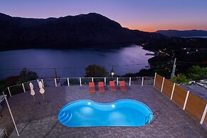 Lake View Suites