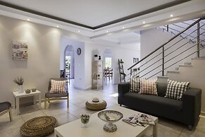 Laugh & Life House