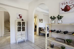 Laugh & Life House