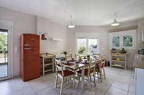 Laugh & Life House