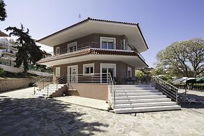 Laugh & Life House