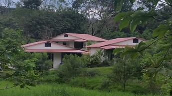 Los Susurros Casa