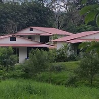 Los Susurros Casa