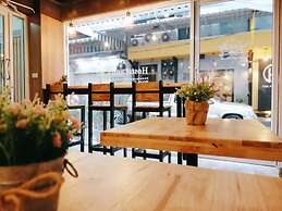 White House Hostel