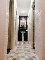 White House Hostel