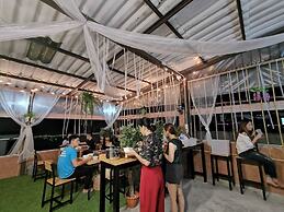 White House Hostel