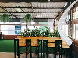 White House Hostel