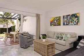 APARTAMENTOS PUERTO MARINA DEL ESTE