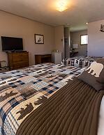 Bear Tracks Inn