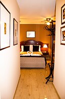 Hotel Solís Dies