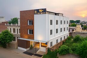 HOTEL TEN SQUARE - 5 Minutes from The Taj Mahal