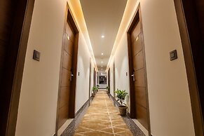 HOTEL TEN SQUARE - 5 Minutes from The Taj Mahal