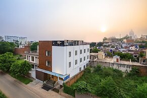HOTEL TEN SQUARE - 5 Minutes from The Taj Mahal