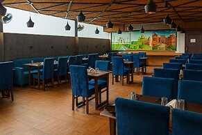 HOTEL TEN SQUARE - 5 Minutes from The Taj Mahal