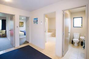 Meadowbrook Place
