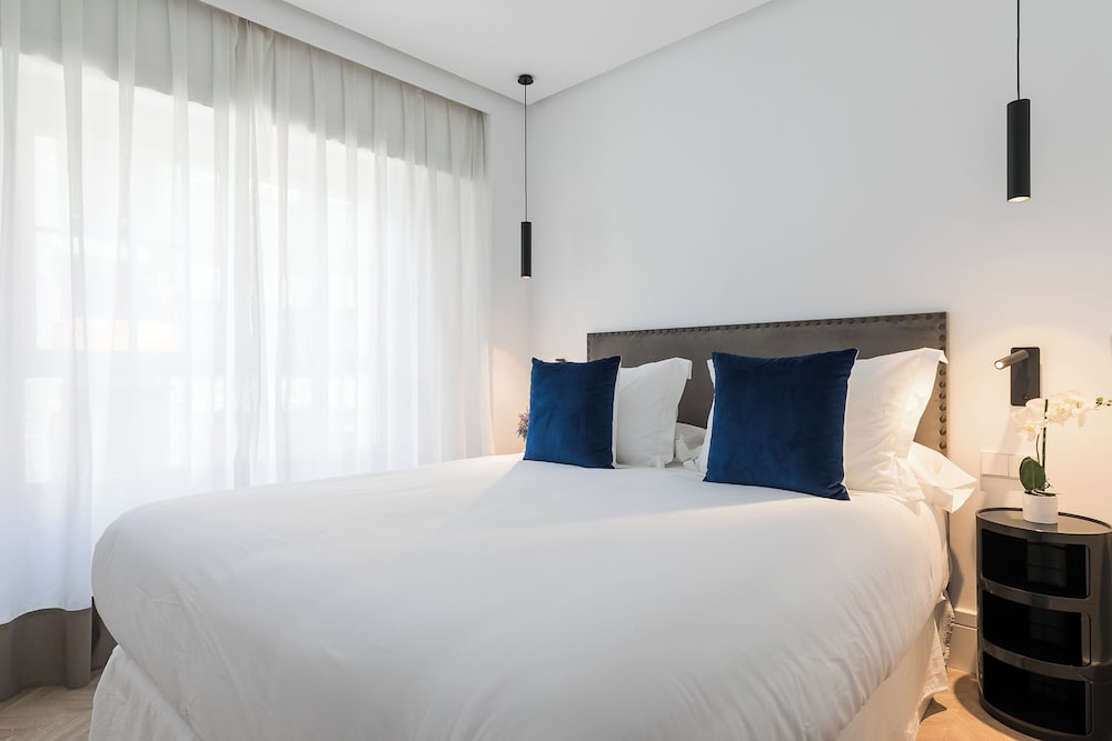 Feelathome Waldorf Suites Apartments