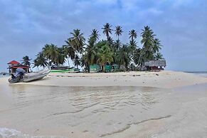 Cabins on paradise San Blas island