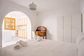 The Corfos Hills House