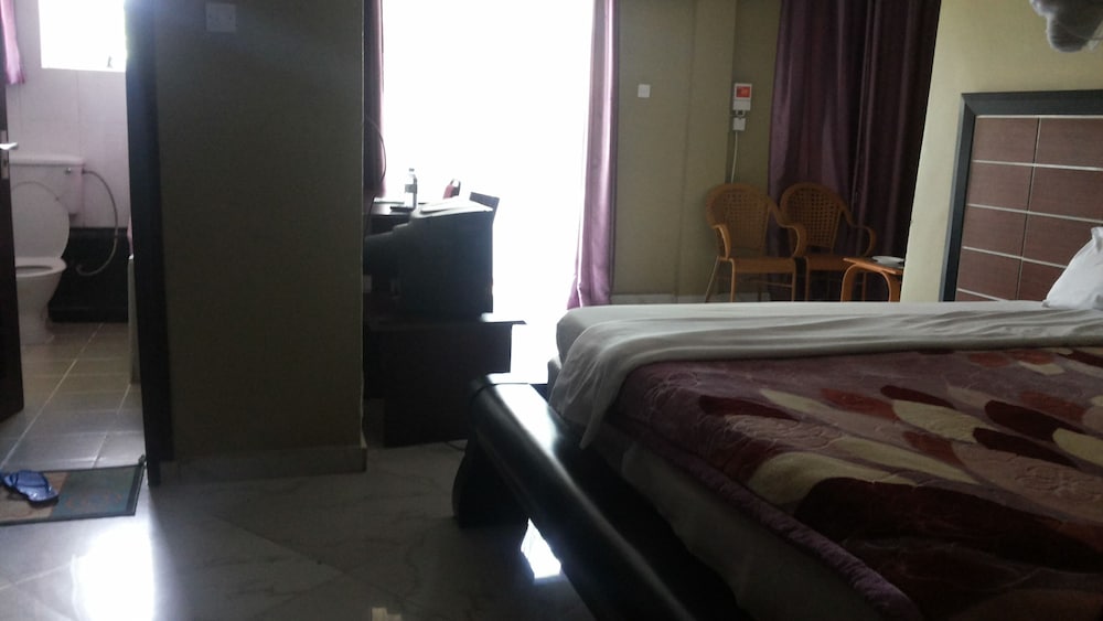 Pauline Hotel