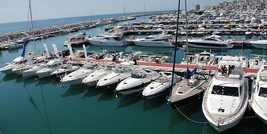 New Skandinavian penthouse-5min to beach