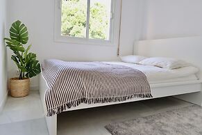 New Skandinavian penthouse-5min to beach