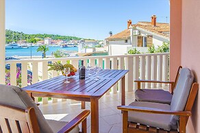 Apartments Tiho i Pave