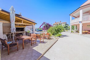 Apartments Tiho i Pave
