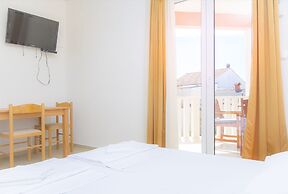 Apartments Tiho i Pave
